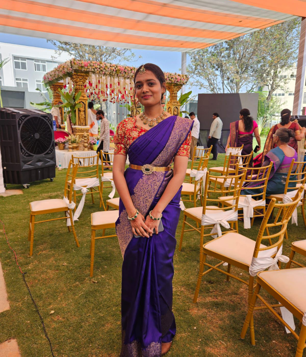 https://vokkaligas.com/v-vivah/v-images/female.png