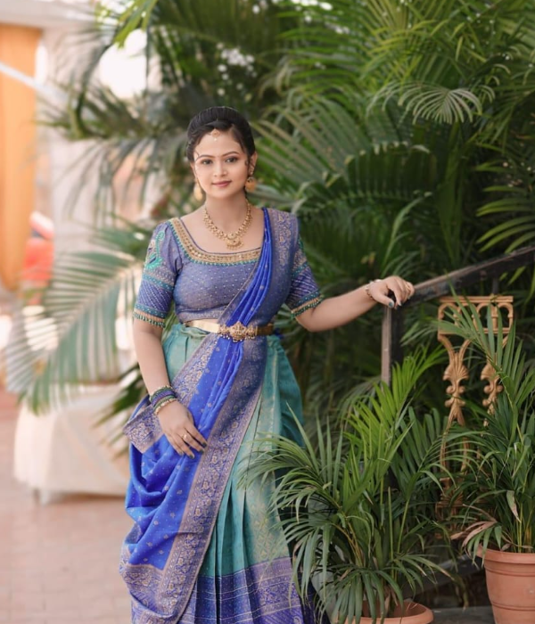 https://vokkaligas.com/v-vivah/v-images/female.png