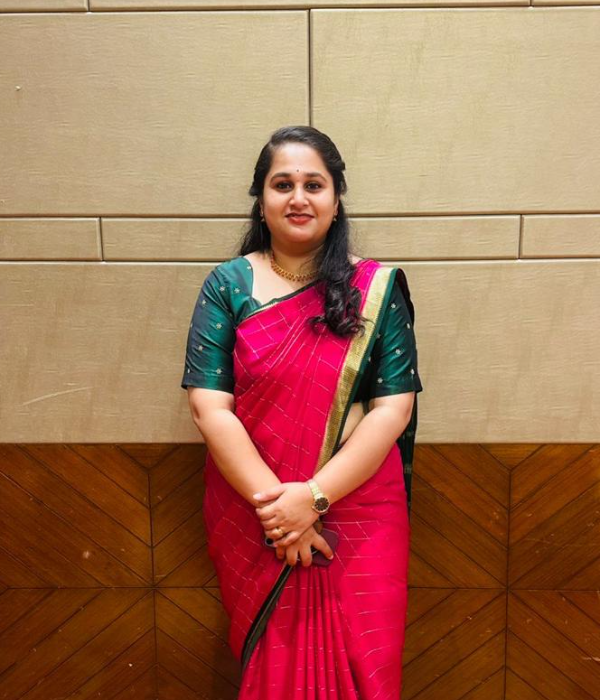 https://vokkaligas.com/v-vivah/v-images/female.png