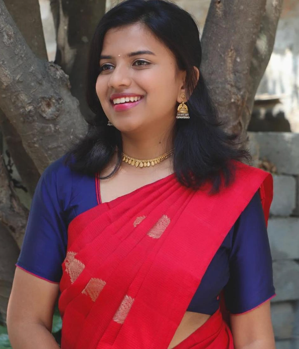 https://vokkaligas.com/v-vivah/v-images/female.png
