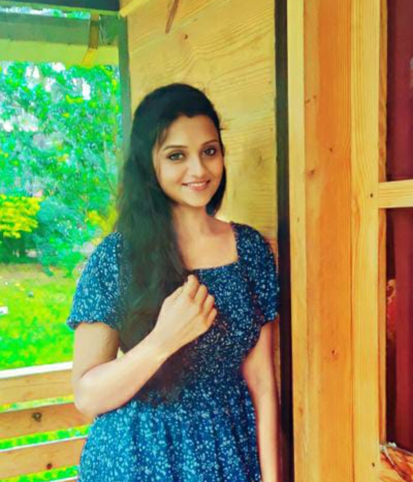 https://vokkaligas.com/v-vivah/v-images/female.png