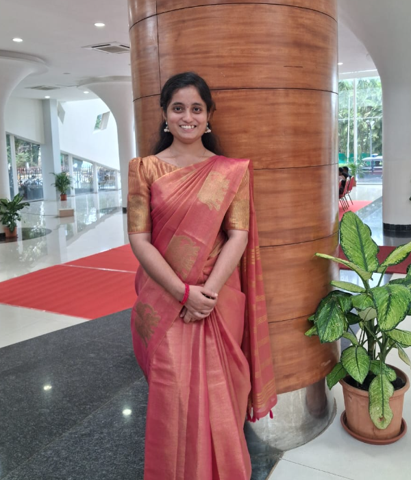 https://vokkaligas.com/v-vivah/v-images/female.png