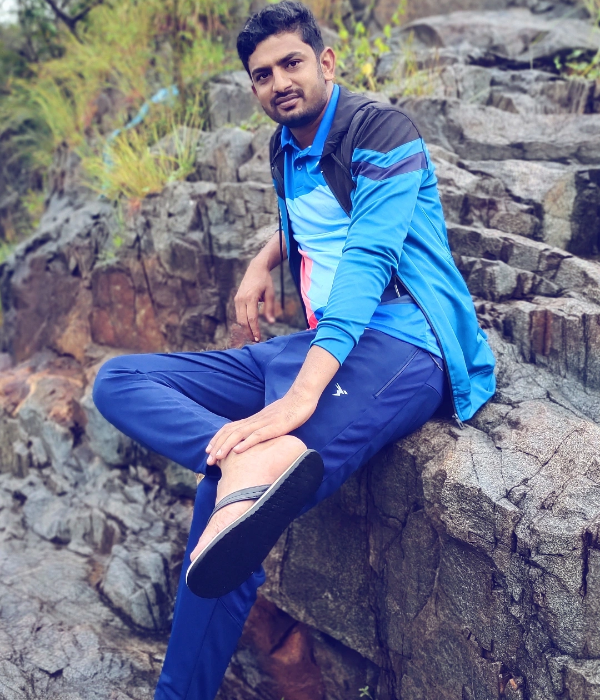 https://vokkaligas.com/v-vivah/v-images/female.png