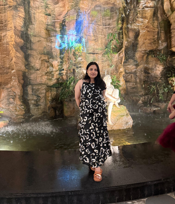 https://vokkaligas.com/v-vivah/v-images/female.png