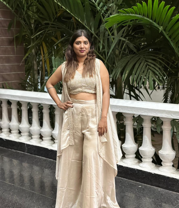 https://vokkaligas.com/v-vivah/v-images/female.png