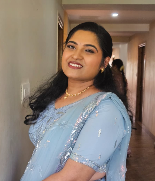 https://vokkaligas.com/v-vivah/v-images/female.png