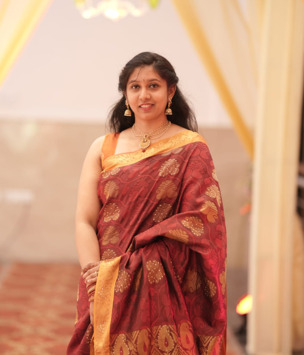 https://vokkaligas.com/v-vivah/v-images/female.png