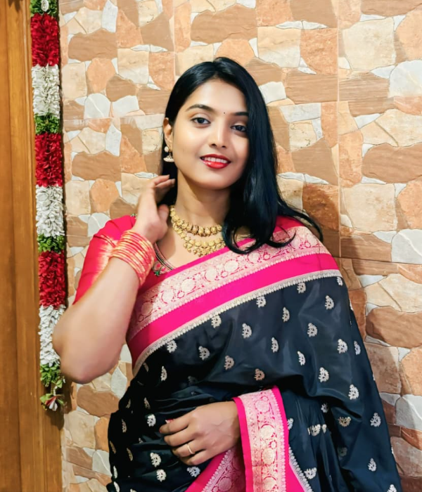https://vokkaligas.com/v-vivah/v-images/female.png
