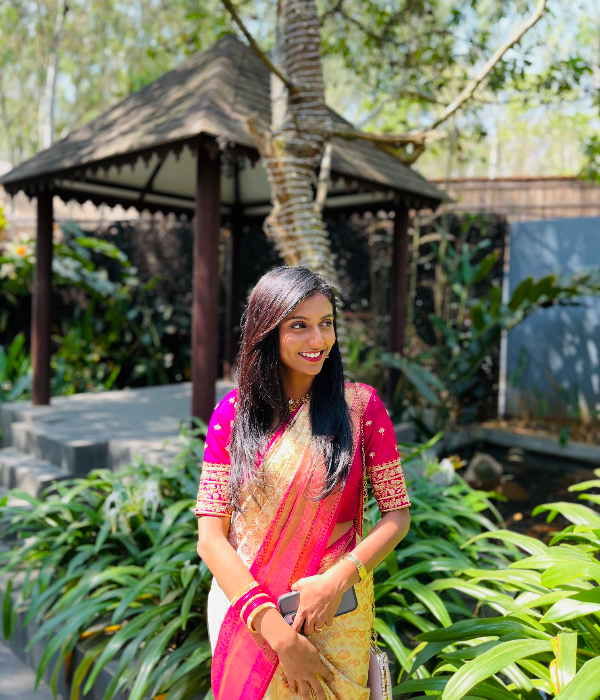 https://vokkaligas.com/v-vivah/v-images/female.png