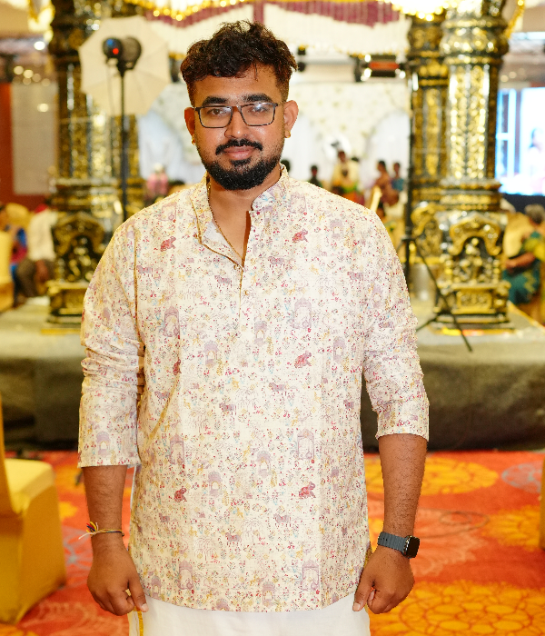 https://vokkaligas.com/v-vivah/v-images/female.png