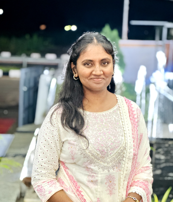 https://vokkaligas.com/v-vivah/v-images/female.png