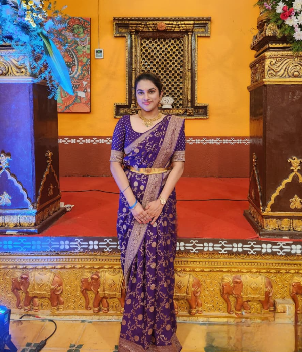 https://vokkaligas.com/v-vivah/v-images/female.png