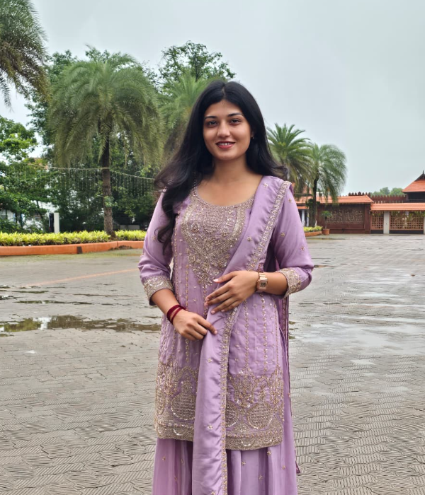 https://vokkaligas.com/v-vivah/v-images/female.png