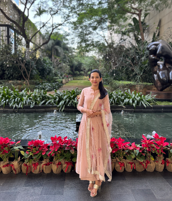 https://vokkaligas.com/v-vivah/v-images/female.png