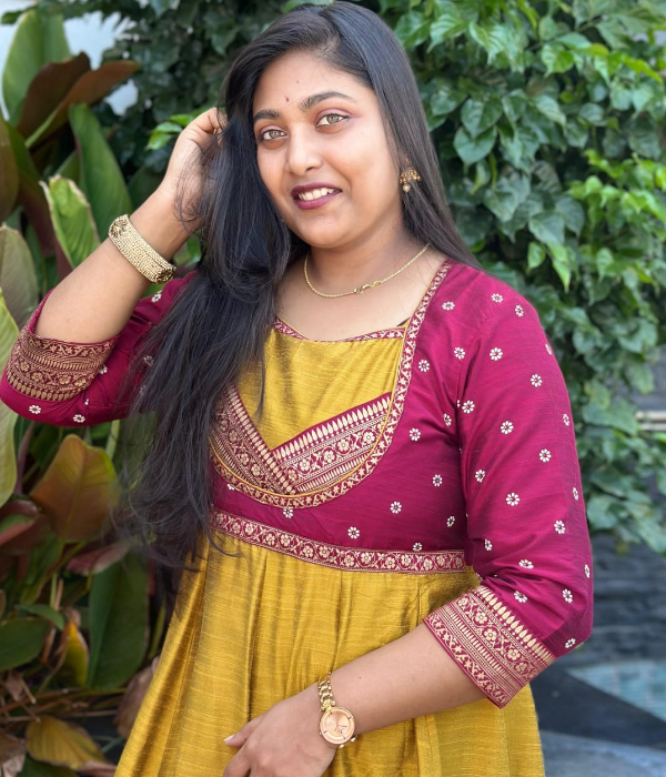 https://vokkaligas.com/v-vivah/v-images/female.png