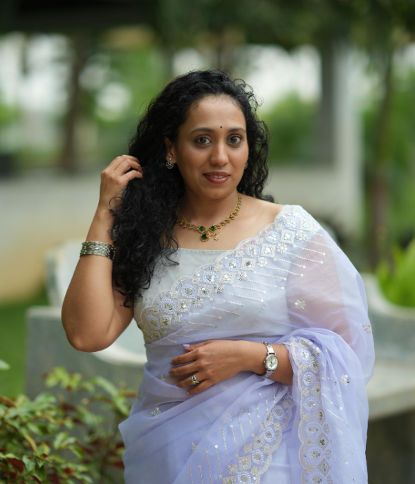 https://vokkaligas.com/v-vivah/v-images/female.png