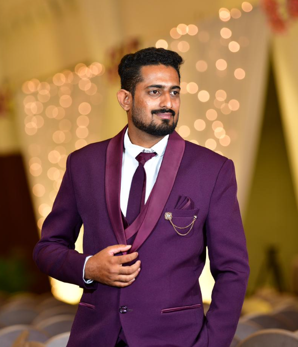 https://vokkaligas.com/v-vivah/v-images/female.png