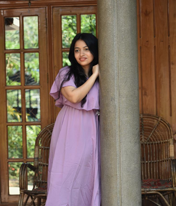 https://vokkaligas.com/v-vivah/v-images/female.png