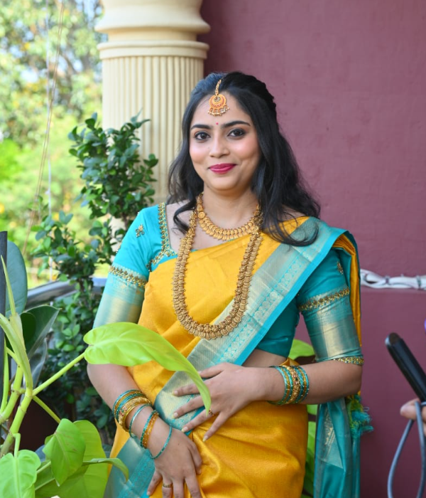 https://vokkaligas.com/v-vivah/v-images/female.png