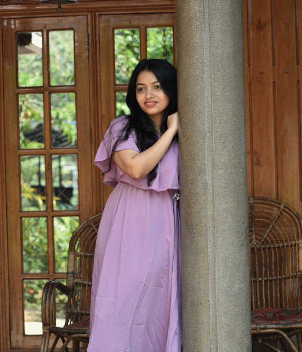 https://vokkaligas.com/v-vivah/v-images/female.png