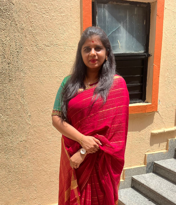 https://vokkaligas.com/v-vivah/v-images/female.png