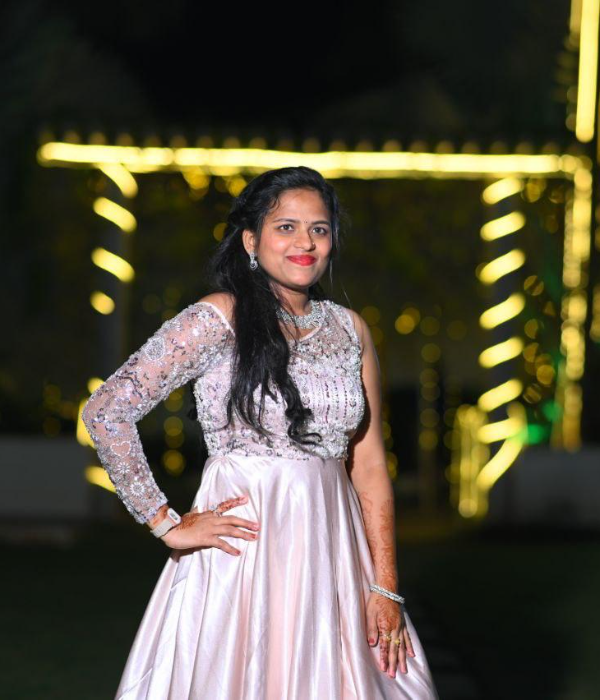 https://vokkaligas.com/v-vivah/v-images/female.png
