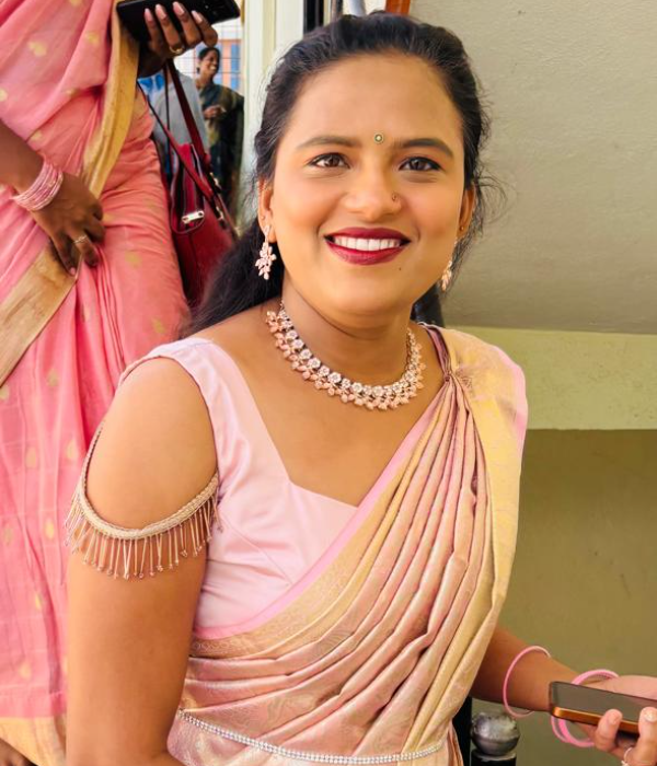 https://vokkaligas.com/v-vivah/v-images/female.png