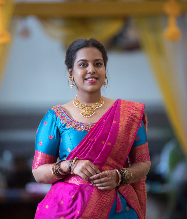 https://vokkaligas.com/v-vivah/v-images/female.png