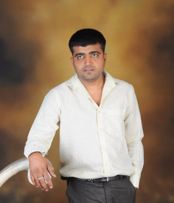 https://vokkaligas.com/v-vivah/v-images/female.png