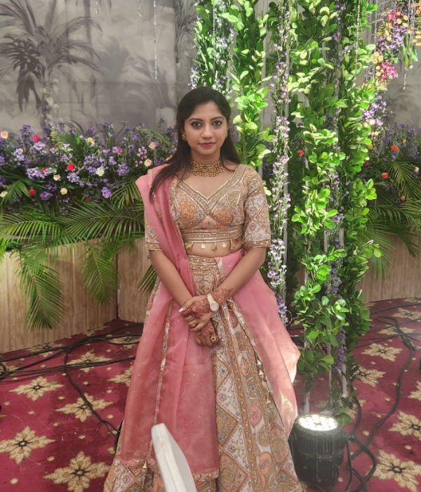 https://vokkaligas.com/v-vivah/v-images/female.png