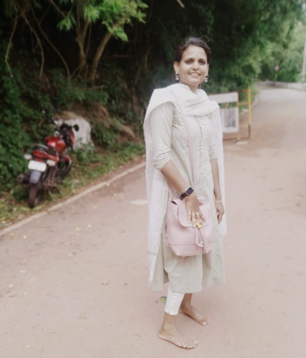 https://vokkaligas.com/v-vivah/v-images/female.png
