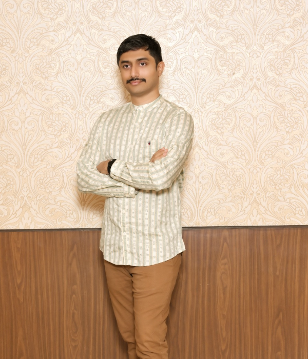 https://vokkaligas.com/v-vivah/v-images/female.png
