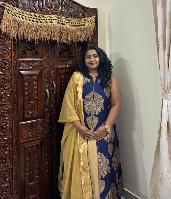 https://vokkaligas.com/v-vivah/v-images/female.png