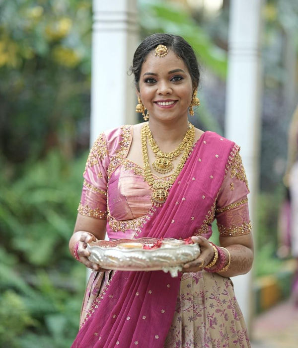https://vokkaligas.com/v-vivah/v-images/female.png