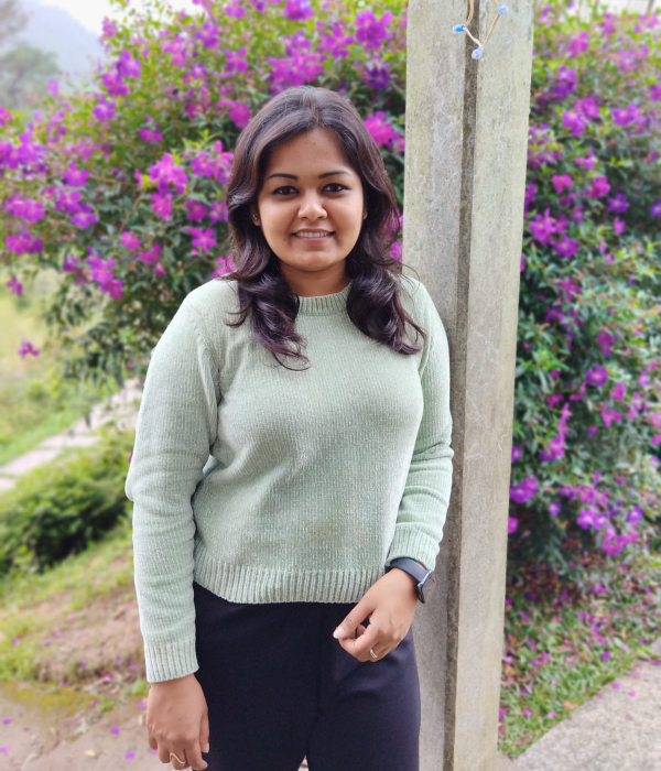 https://vokkaligas.com/v-vivah/v-images/female.png