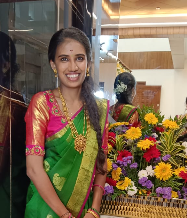 https://vokkaligas.com/v-vivah/v-images/female.png